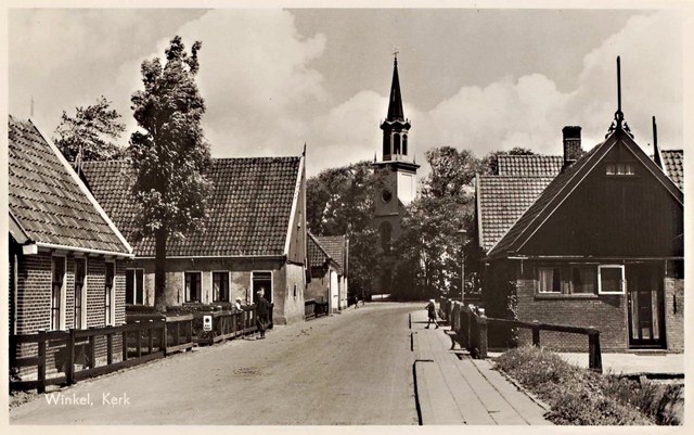 518 Dorpsstraat. Rechts huis van Arie Langereis.  1953  640x480