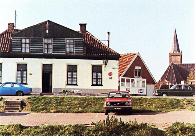 056 De Rode Leeuw met Ned. Herv. Kerk. 1978 640x480