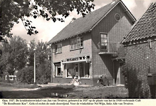 031 Moerbeek 25. De Winkel van J. van Twuiver. 1937 640x480