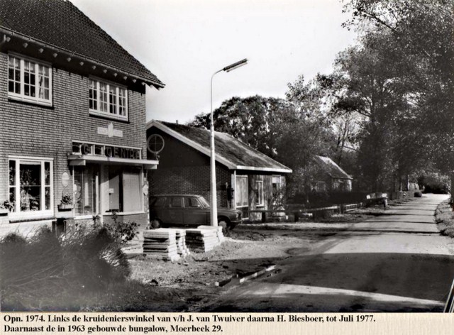 032 Moerbeek 25 links. De Winkel van J. van Twuiver. 1974 640x480