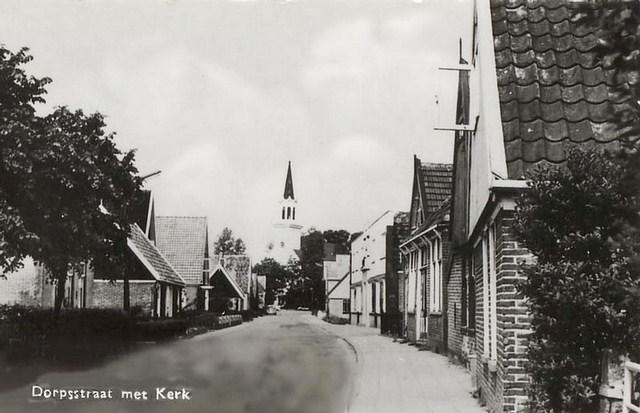 498 Winkel Dorpsstraat met Kerk  640x480