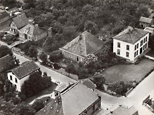 144 Dorpsstraat. Luchtfoto. 1951 640x480