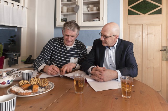 Persfoto ondertekening contract RaboPaaspolderloop 640x480