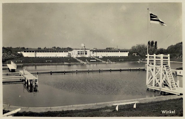 320 Bosstraat. Zwembad.  1949  640x480