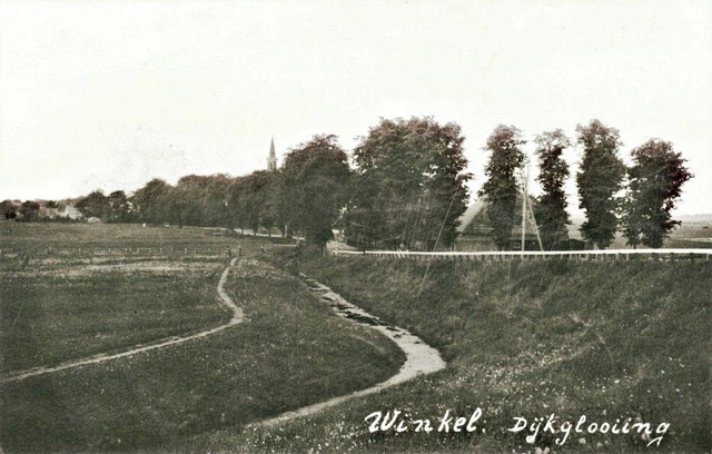 579 Dorpsstraat rechts boerderij van Strijbis 1922  640x480