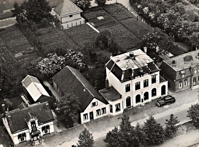 263 Bosstraat. Luchtfoto Postkantoor 1951  640x480