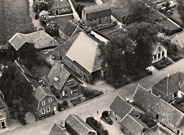 494 Dorpsstraat. Luchtfoto. 1951 640x480