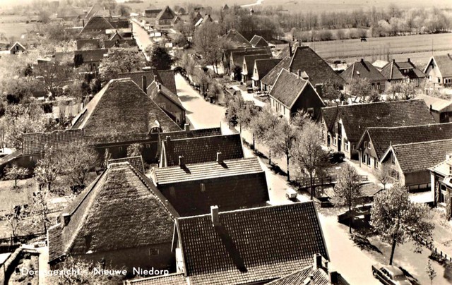 307 Vanaf de toren Dorpsstraat -Westerweg. 1960  640x480