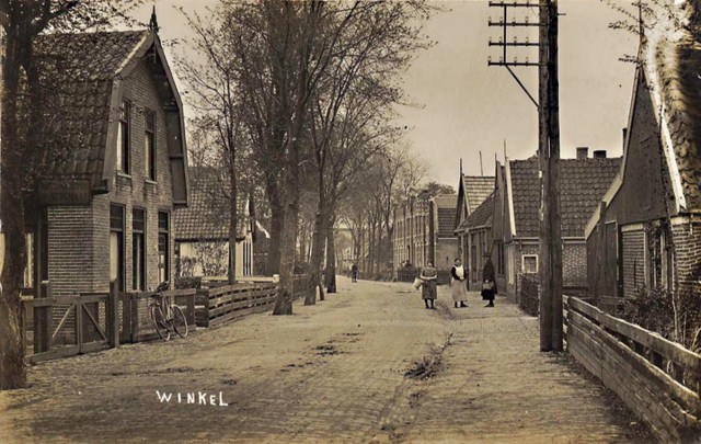 496 Dorpsstraat 129 links. Rechts No 164.   1939  640x480