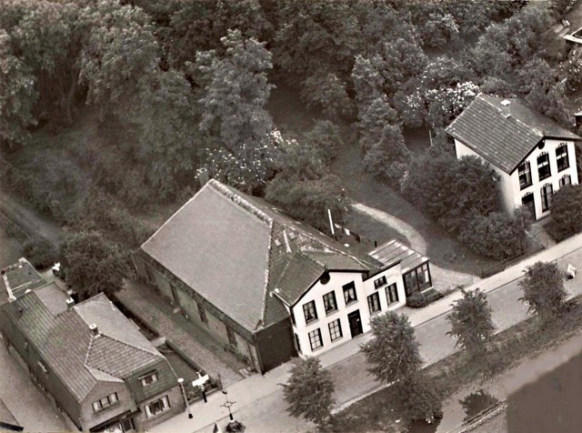 136 Dorpsstraat. Luchtfoto. 1951  640x480