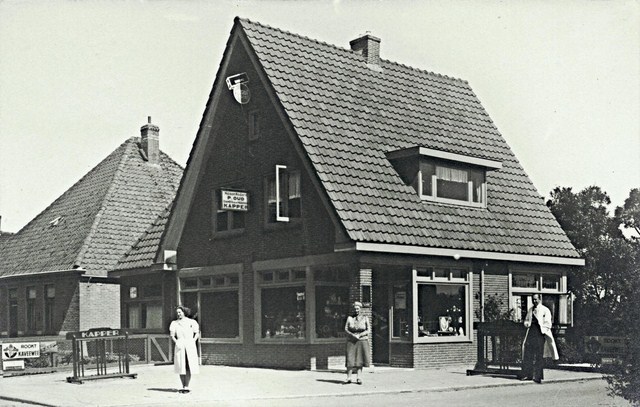 454 Dorpsstraat 130. P.Oud 1940  640x480