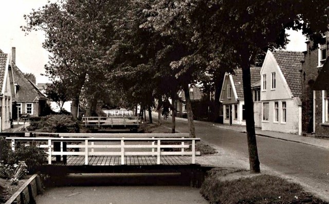 487 Dorpsstraat 145 rechts de Pastorie. 1970 640x480