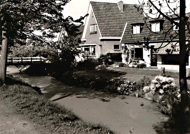 078 Dorpsstraat. Rechts zaadhandel F.K. Brugman  640x480