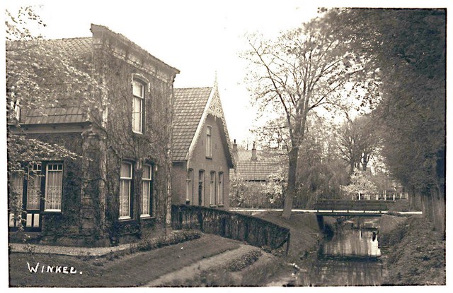 407 Dorpsstraat 83. Links doktershuis. 1939  640x480