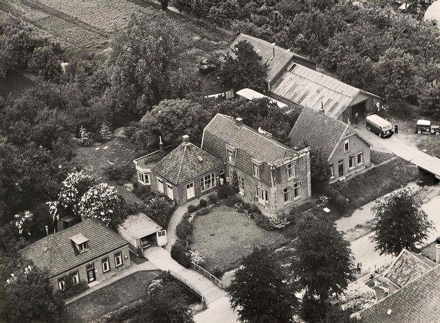 409 Dorpsstraat. Luchtfoto. 1951  640x480