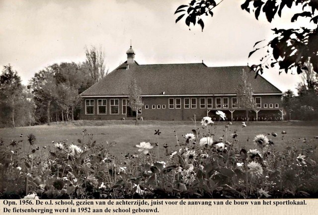 182 Dorpsstraat 146. School achterzijde. 1956  640x480