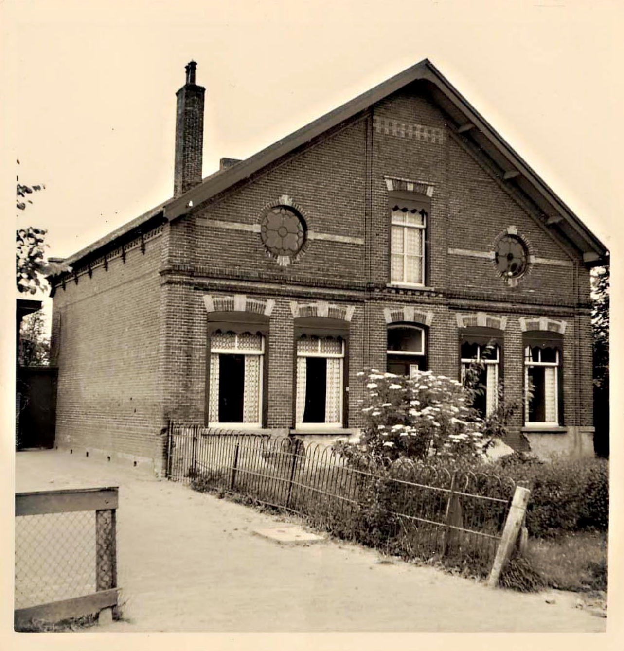 053 Weereweg. Onderwijzerswoning lagere school 