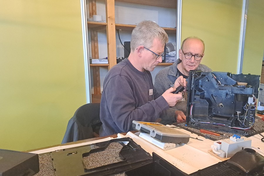 Logo Repair Café en Stichting Nieuwe Burenaa