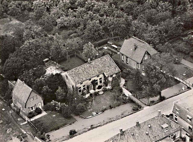 083 Dorpsstraat. Luchtfoto. 1951 640x480bb