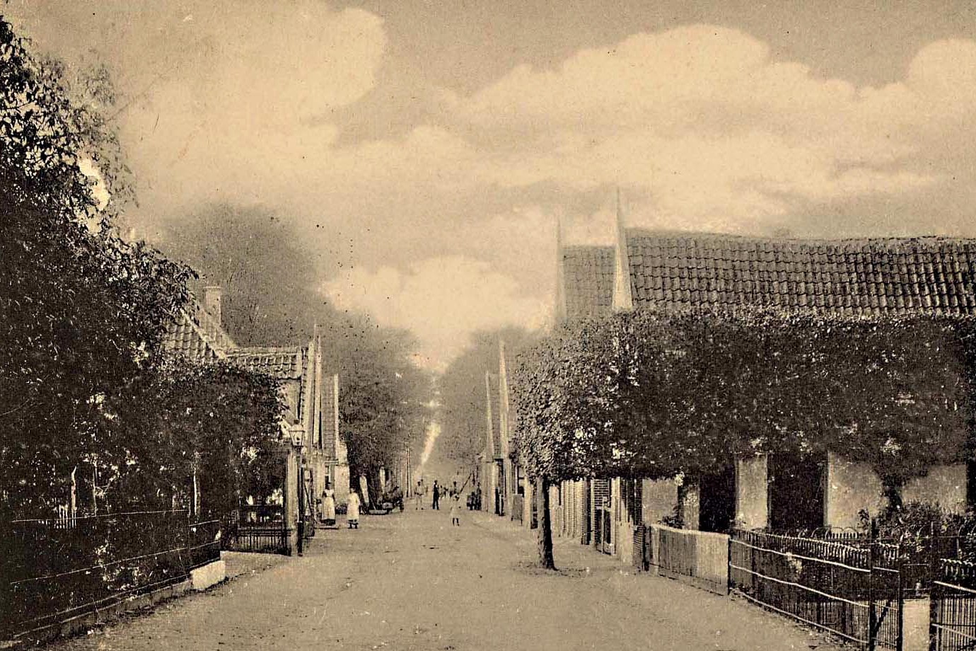 213 Bosstraat. Rechts schoolplein. 1903 aaa