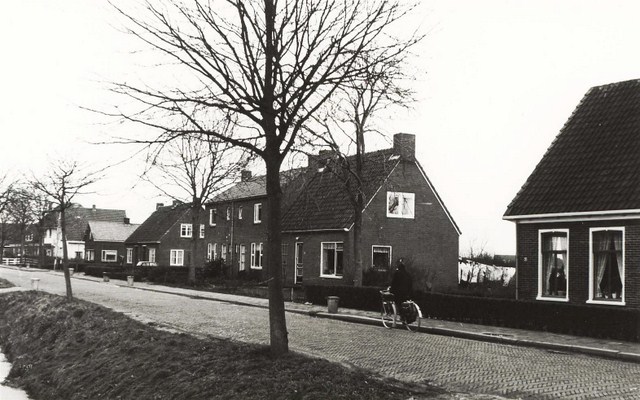 719 Dorpsstraat Trambaan 640x480