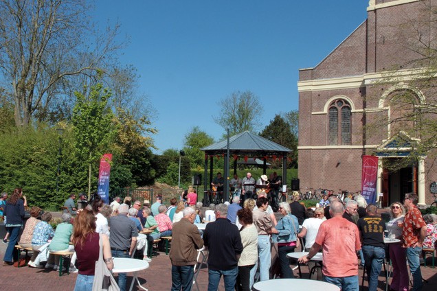 IMG 4270 Dorpsplein t Veld 27 04 2025bbb