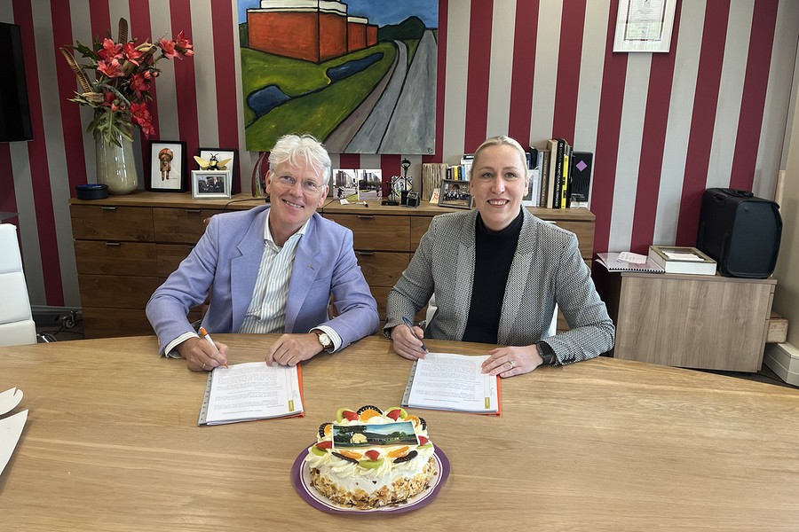 Ondertekening 10 rug aan rugwoningen Dahlia Park Winkelbb BorderMaker