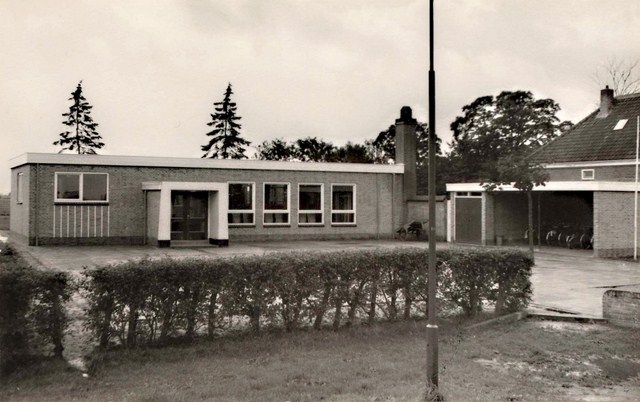 225 Dorpsstraat. De O. L. School. 1965 640x480