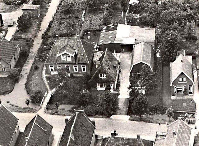 393 Dorpsstraat. Luchtfoto. 1951 640x480