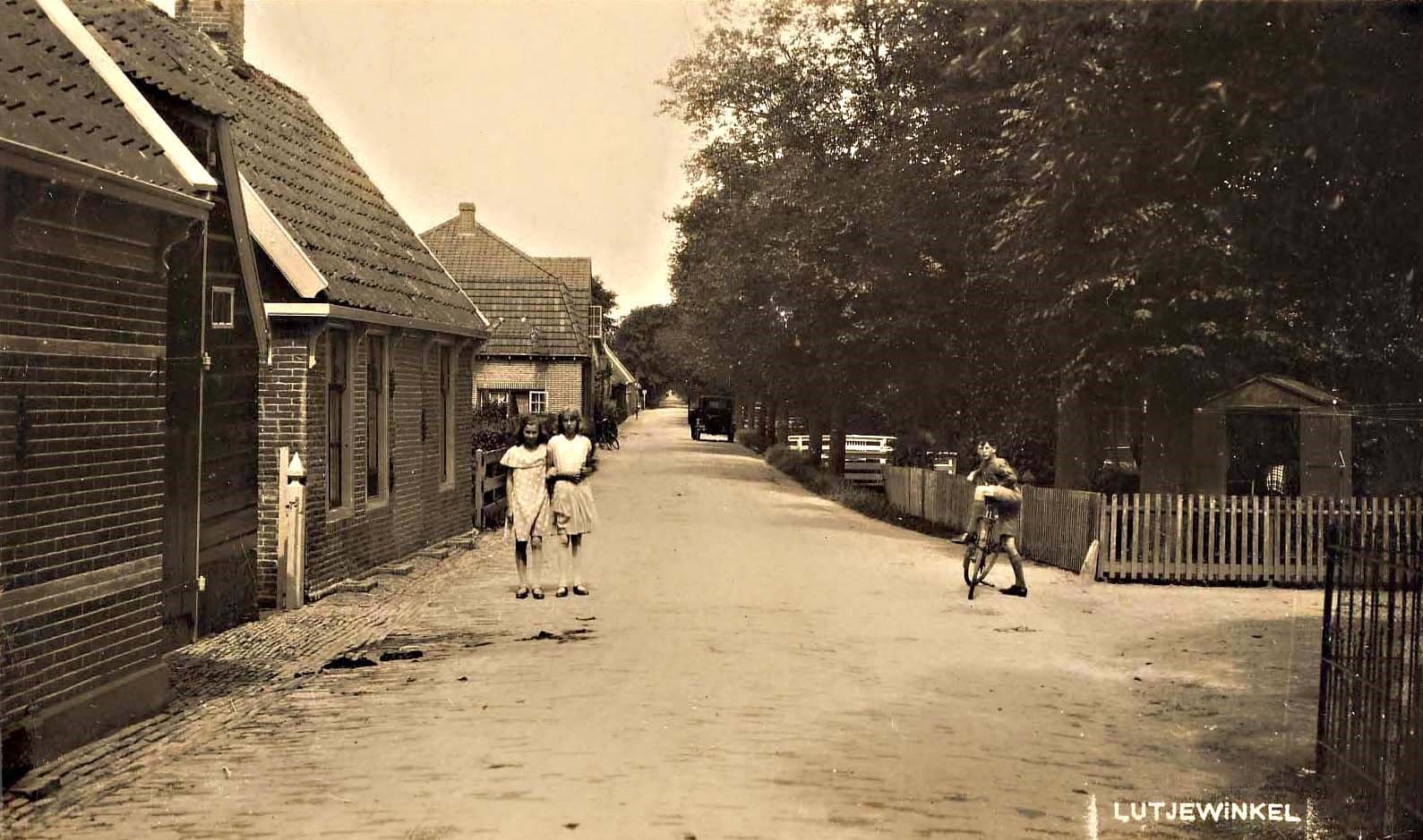 041 Weereweg. Op de fiets Ab Smit aa