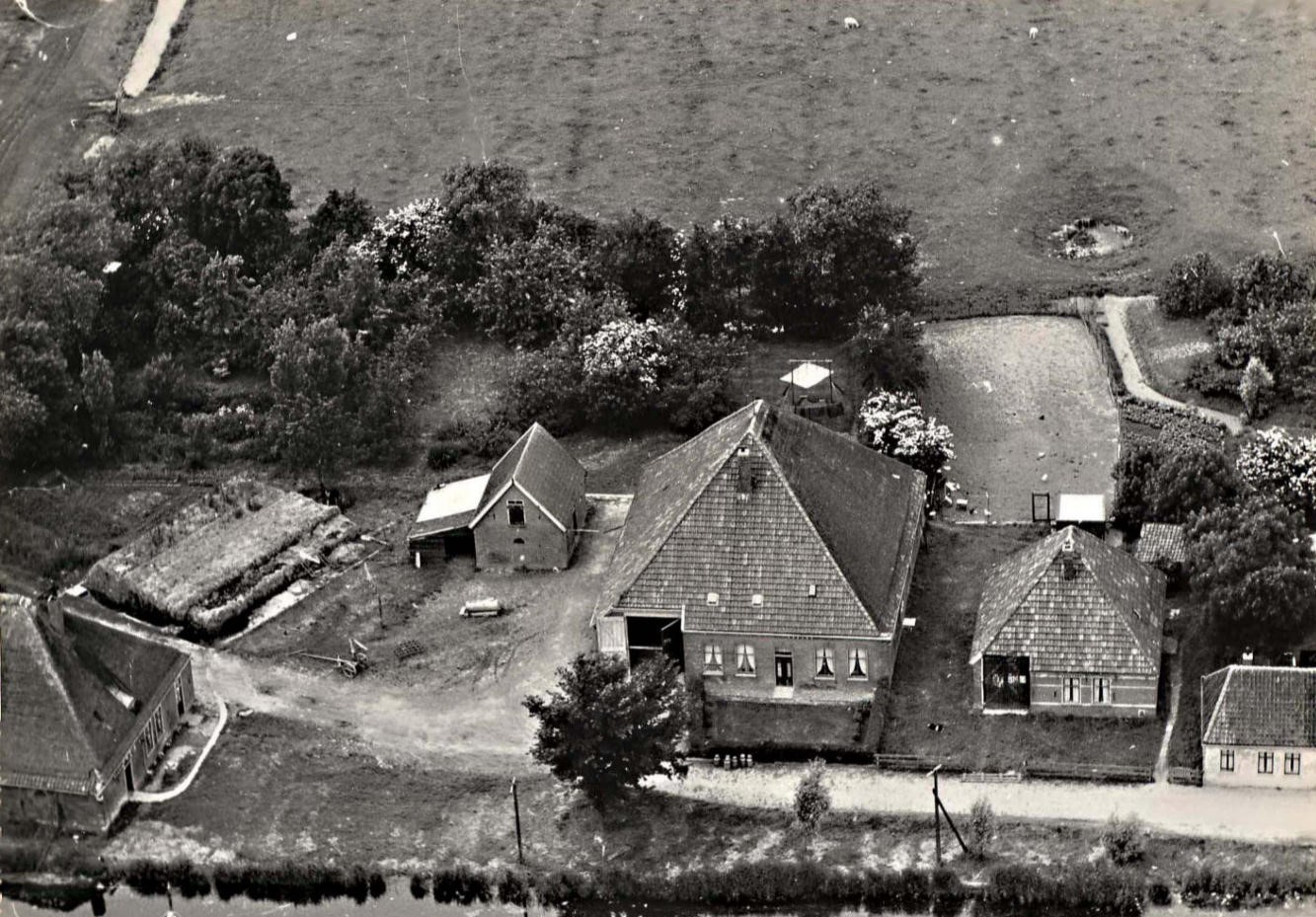 114 Dooie End. Luchtfoto. 1951 