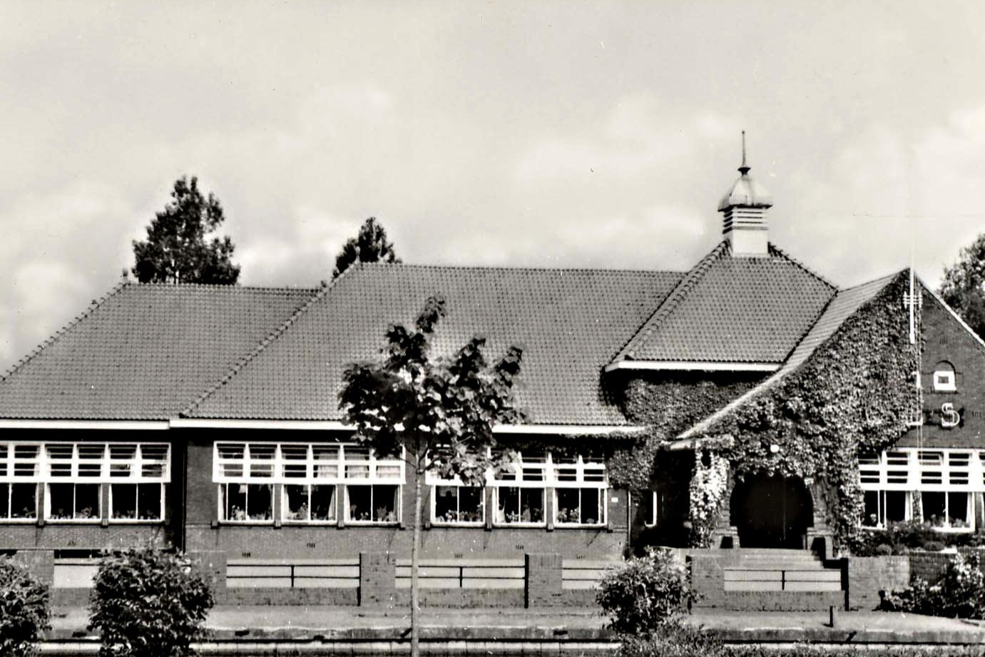 178 Dorpsstraat O.L.School. 1977 bb