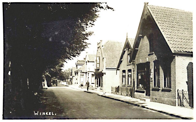 368 Dorpsstraat. Rechts D. Kaaij. 1938 640x480