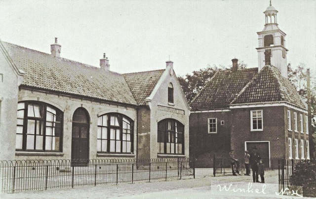 190 Bosstraat. Raadhuis en school. 1918 640x480