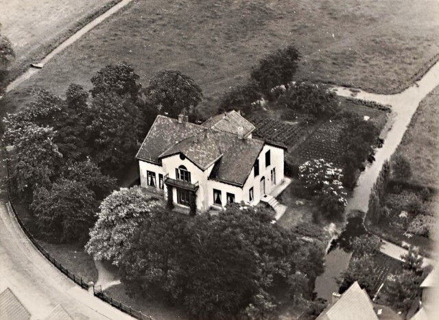 559 Dorpsstraat. Luchtfoto. 1951 Custom