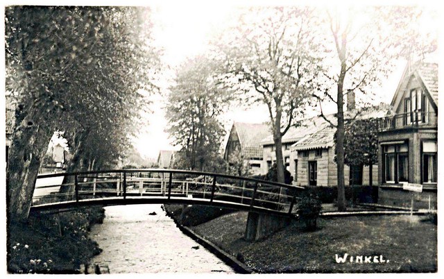 085 Dorpsstraat. Rechts huis 2 is De Berk. 1939 640x480