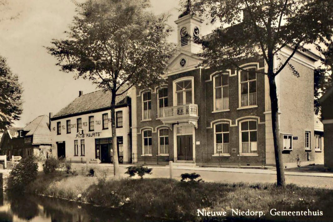 619 Dorpsstraat. Raadhuis. 1941 aa