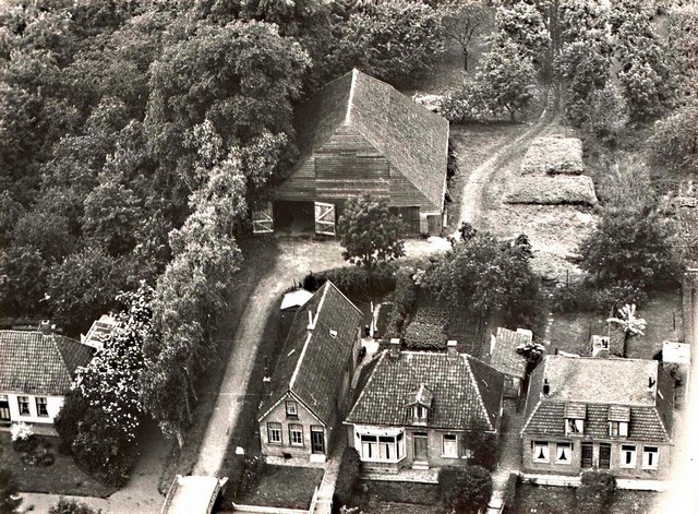 138 Dorpsstraat. Luchtfoto. 1951 640x480