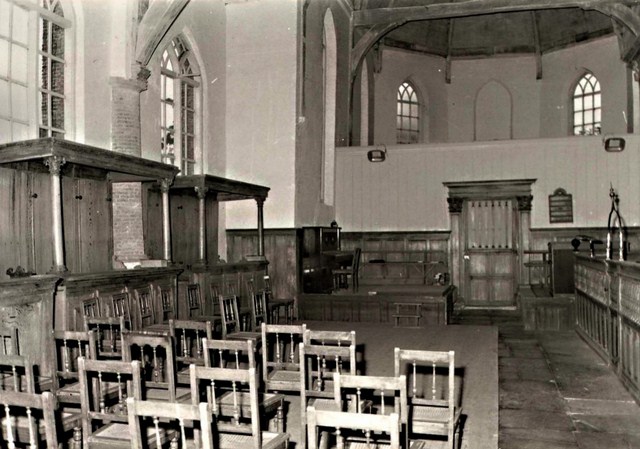 277 Dorpsstraat. Interieur van de kerk. 1970 640x480