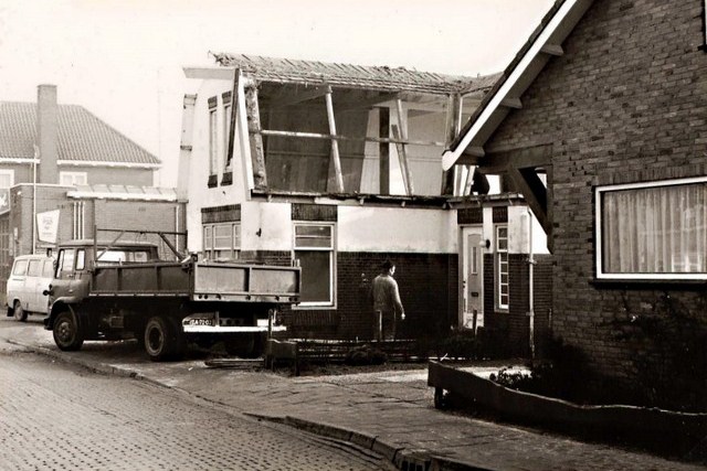 140 Dorpsstraat 249. Garage Peereboom. 1971 640x480aa