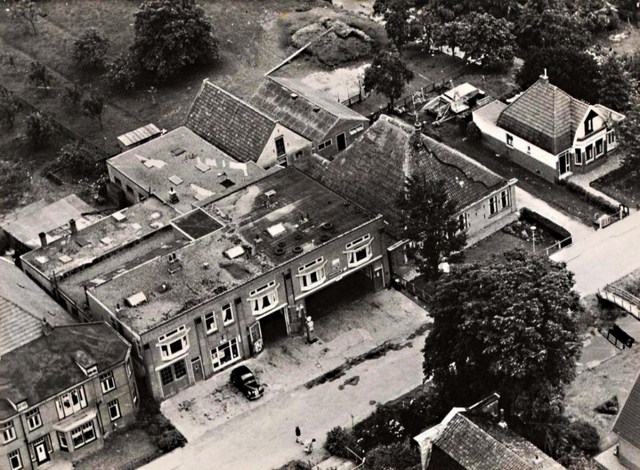 472 Dorpsstraat. Garage Keetman Luchtfoto.1951 640x480