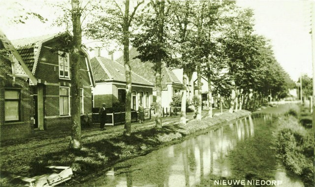 598 Dorpsstraat 68 rechts dan P.Harberts 640x480aa