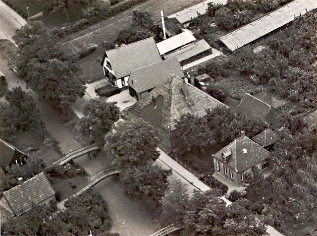 055 Dorpsstraat. Luchtfoto. 1951 640x480