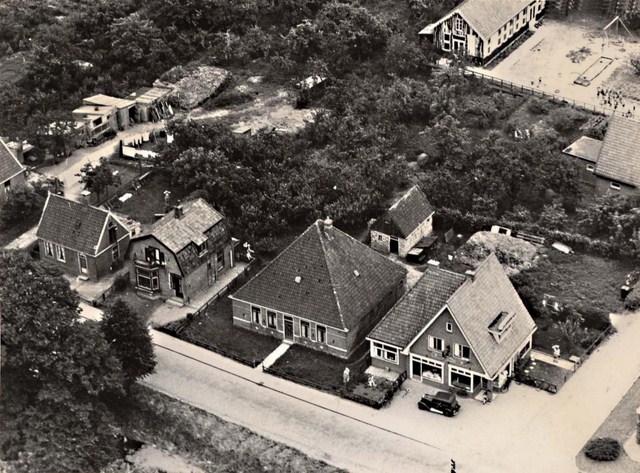 459 Dorpsstraat. Luchtfoto. 1951 640x480