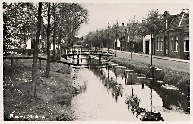 511 Dorpsstraat rechts van der Stok. 1948 640x480