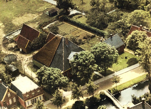 559b Dorpsstraat 115. Luchtfoto. 1951 640x480