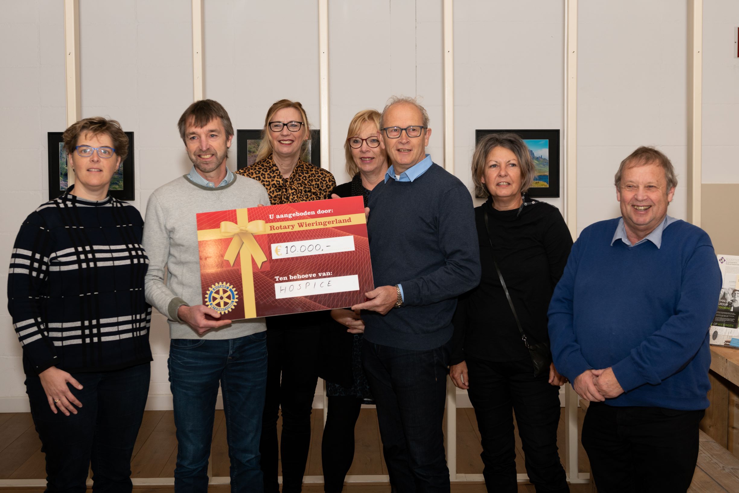 uitreiking cheque Rotary