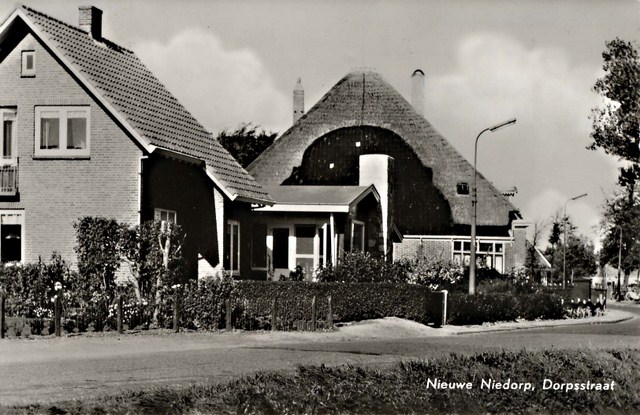 068 Dorpsstraat 174 links. 1965 640x480