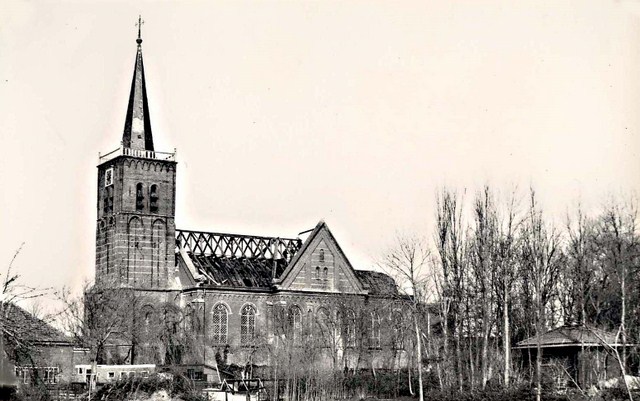 367 Slopen van de N.H. Kerk begin Maart. 1963 640x480