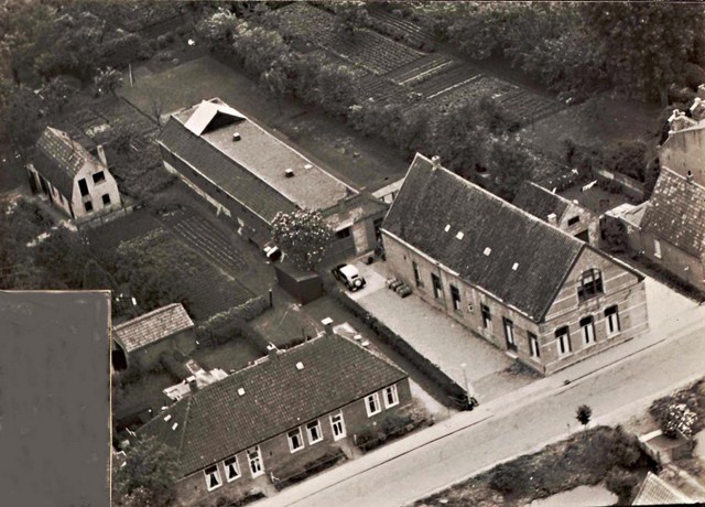 104 Dorpsstraat. Luchtfoto. 1951 640x480